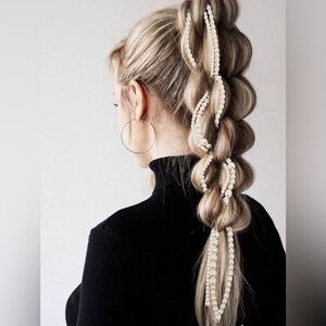 Elegant pearl hair clip